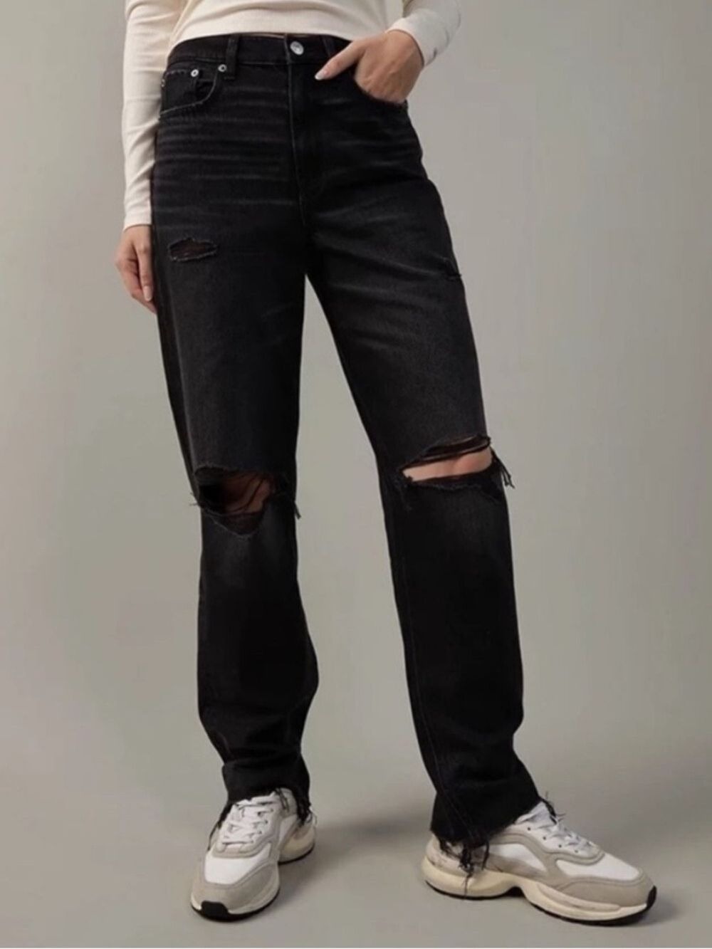 American Eagle Strigid Super High Rise Baggy Straight Jeans in Washed Black